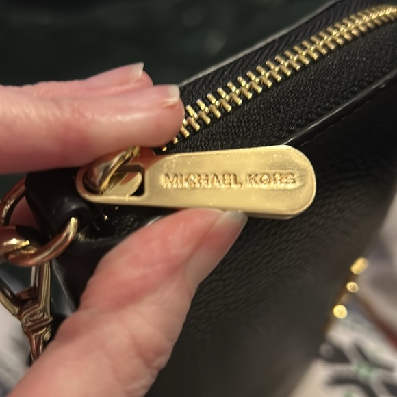 MICHAEL KORS JET SET TRAVEL LARGE BLK PEBBLED LEATHER WALLET WITH WRISTLET STRAP - Picture 4 of 11